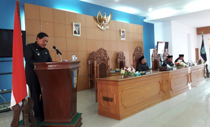 Bupati Bengkulu Utara menyampaikan Jawaban Esekutif 