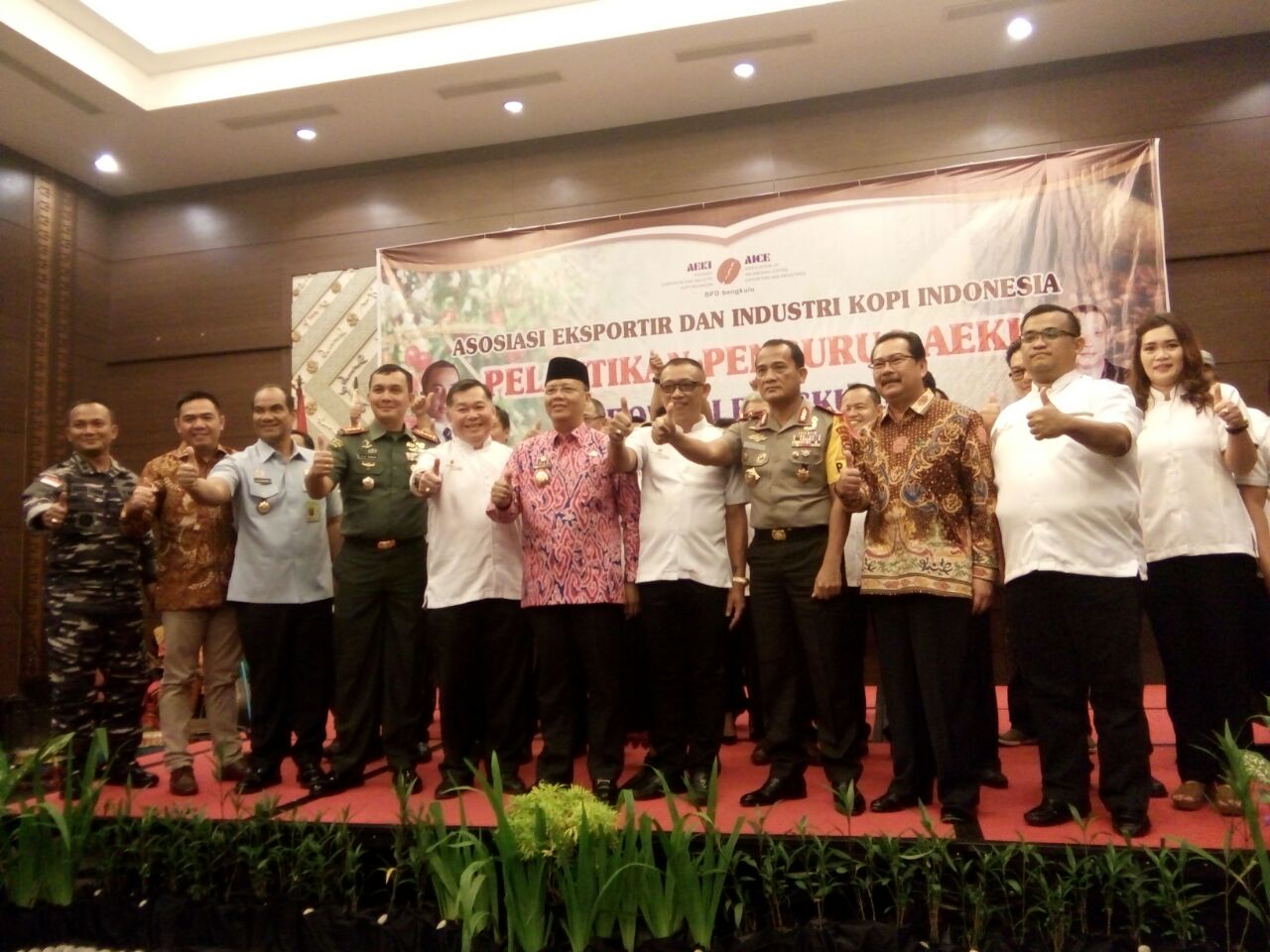 Usai Acara Ketua AEKI Berfoto bersama dengan tamu undangan