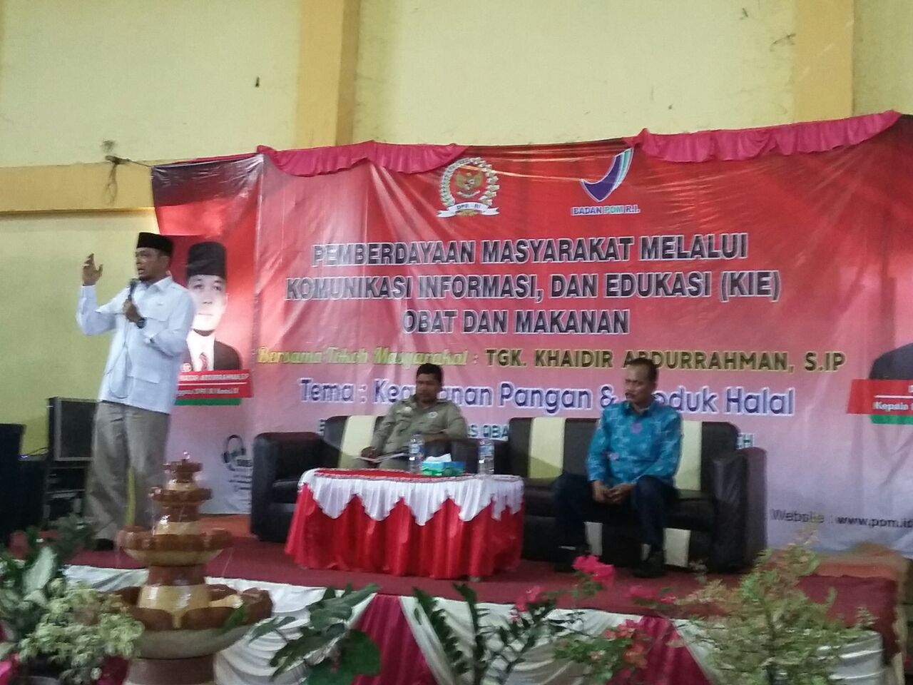 Sosialisasi Tentang Bahaya Keamanan Pangan dan Produk Halal