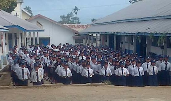siswa/i SMPN Payung di desa Batukarang