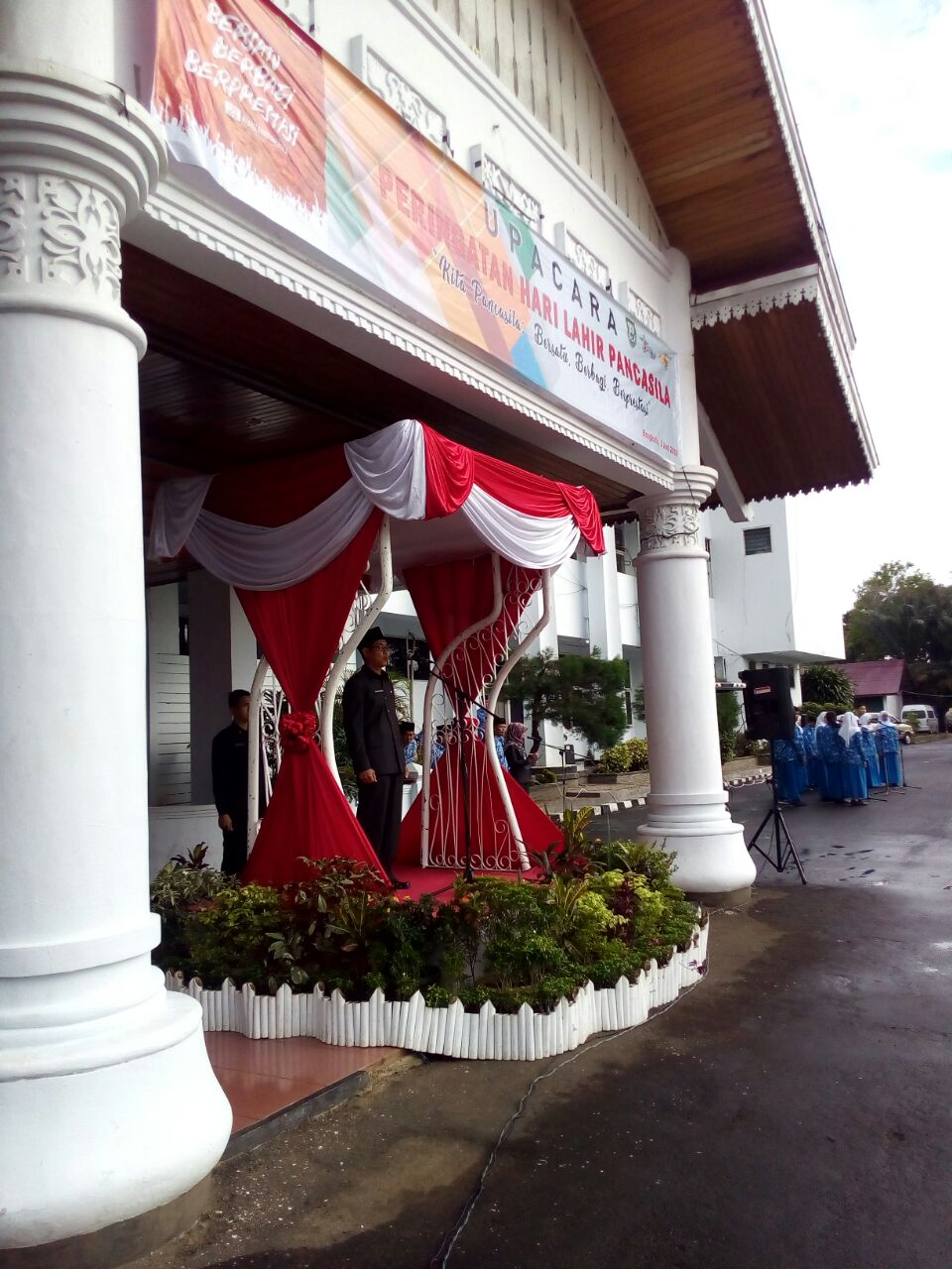 Asisten III Pemerintahan Provinsi Bengkulu Gotri Suyanto bertindak menjadi Inspektur Upacara