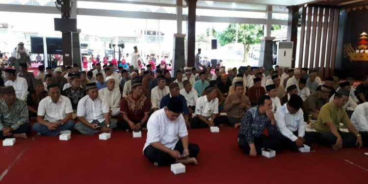 Buka bersama Bupati dan wakil Bupati Kab.  Tulang Bawang beserta segenap elemen masyarakat.