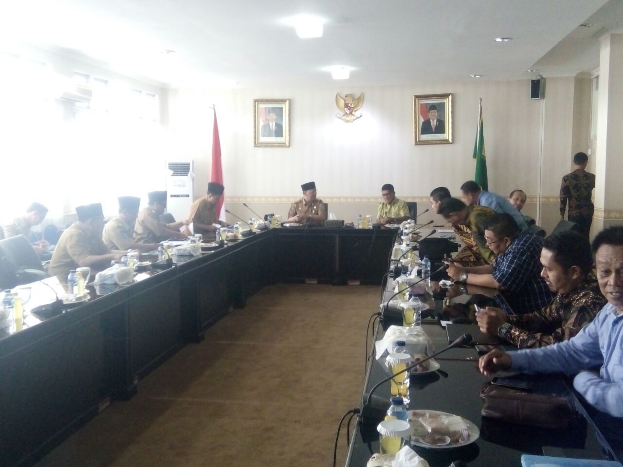Rapat ini dihadiri langsung Plt Gubernur Bengkulu Rohidin Mersyah