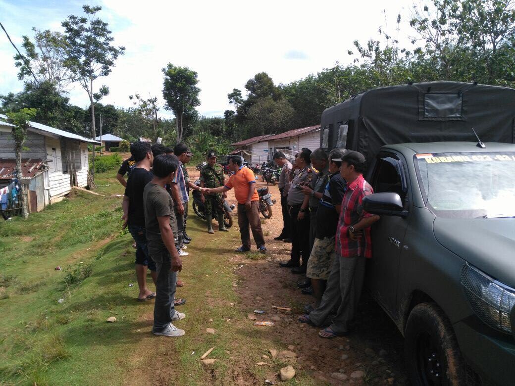 Cari Lowongan Kerja, Dapat Tusukan Karyawan