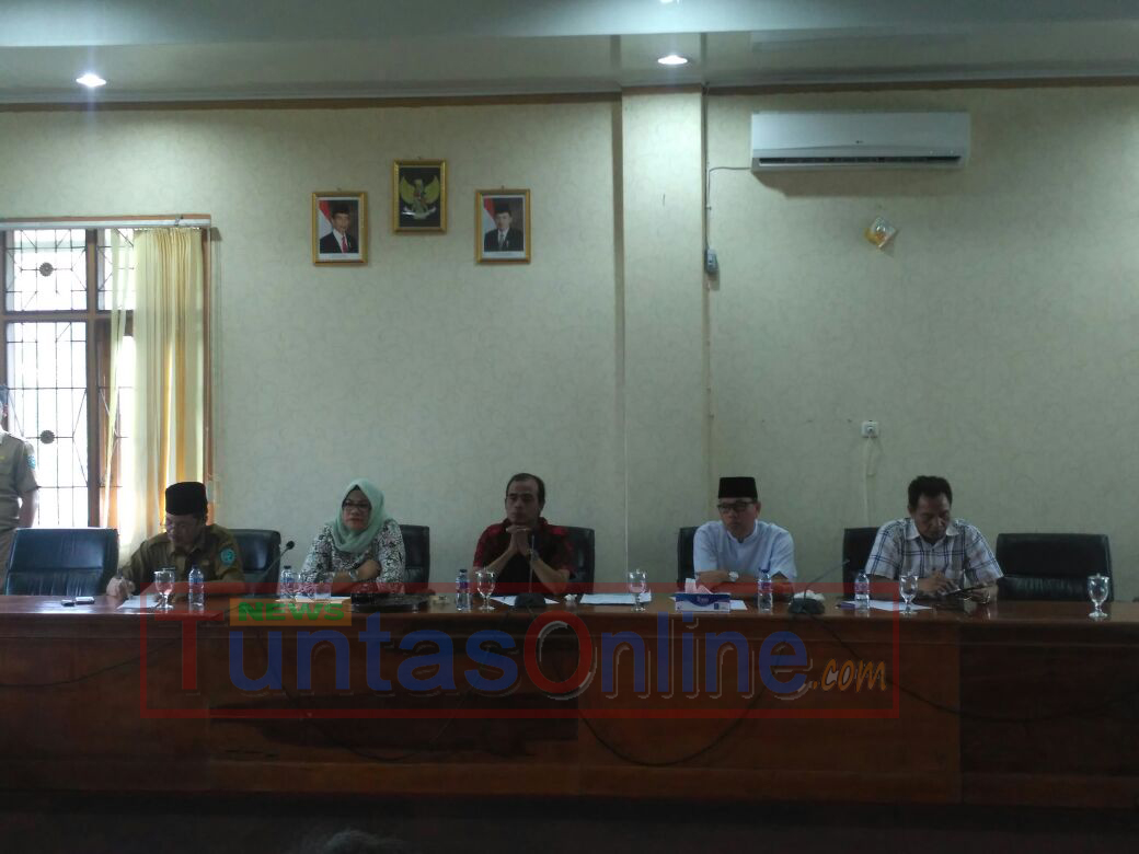 Rapat Heraing dipimpin Langsung Oleh Waka II DPRD Teuku Zulkarnain