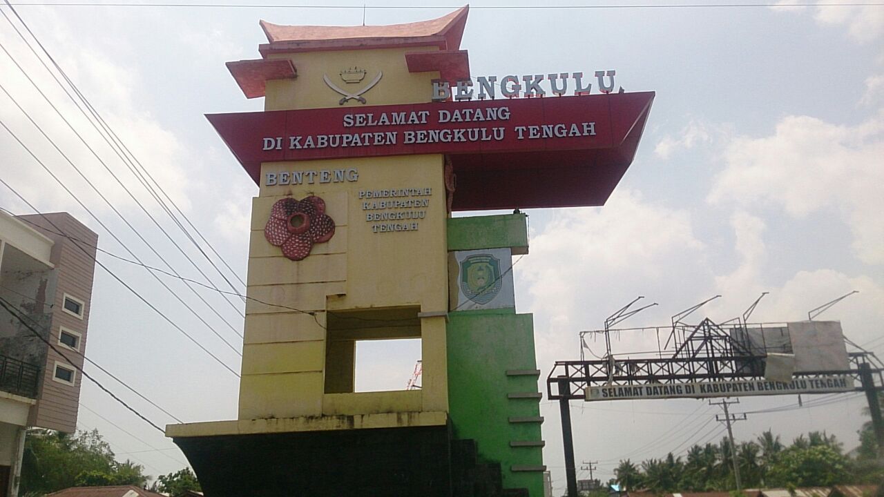 Gapura Perbatasan Benteng Sarang Mesum