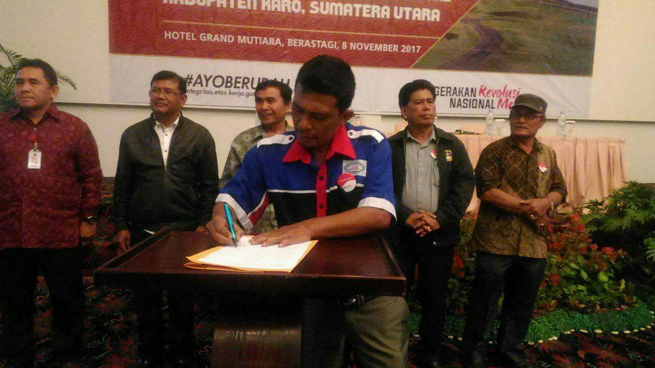 Tampak Kemenko Berfoto Bersama 