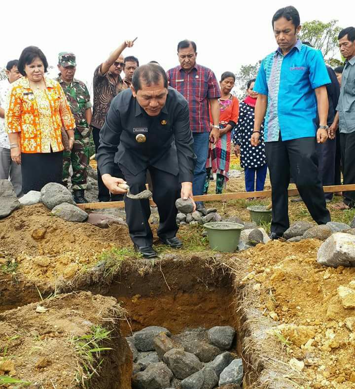 Bupati Karo Saat Peletakan Batu Pertama 