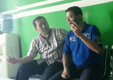 Balon Bupati Purwakarta Lutfi Bamala (Kanan) 