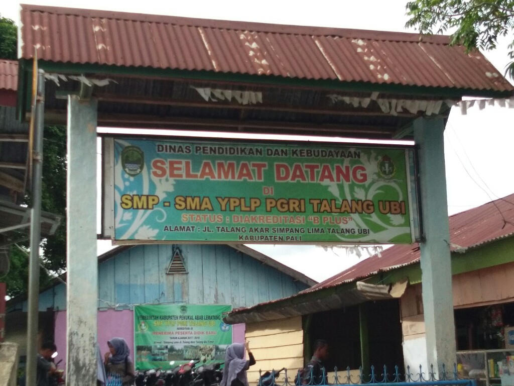 Tampak Gerbang Sekolah SAMA PGRI Talang Ubi