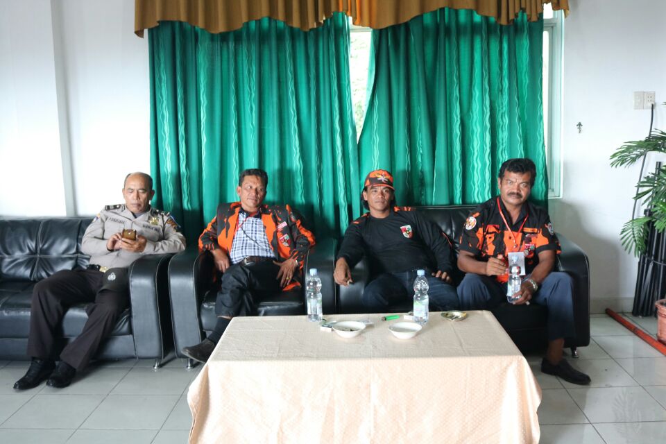 Mboyan Kaban (tengah) menjabat lagi menjadi Ketua Pemuda Pancasila Pimpinan Anak Cabang (PAC).