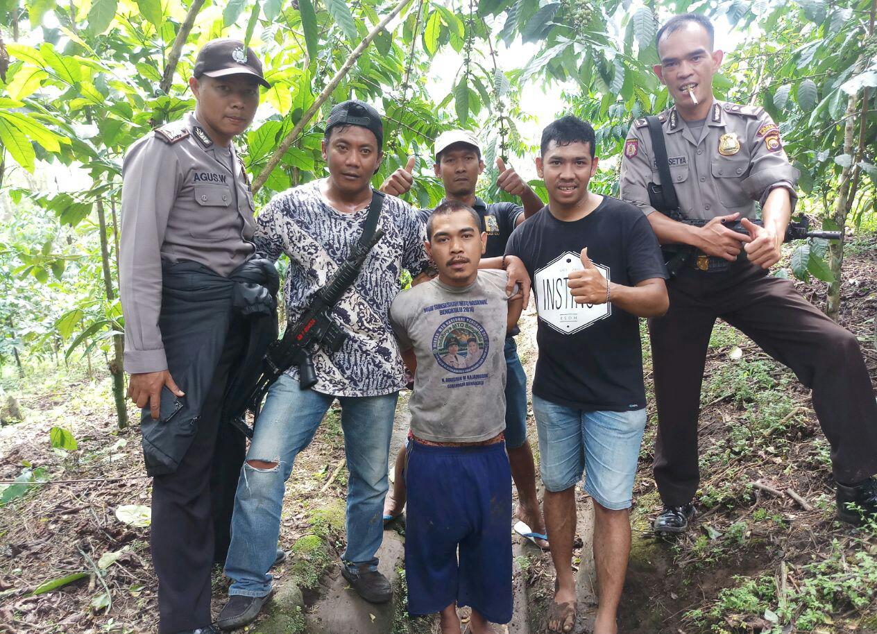Pelaku yang diamankan Oleh Polsek Setempat