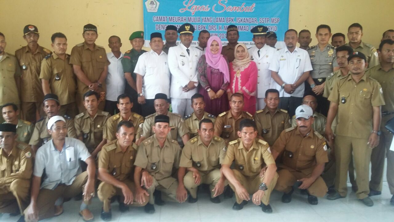Usai Sertijab Camat Muerah Mulia Drs. M. Jamil Rasyid foto bersama Kepala Desa/Geusyik Gampong.