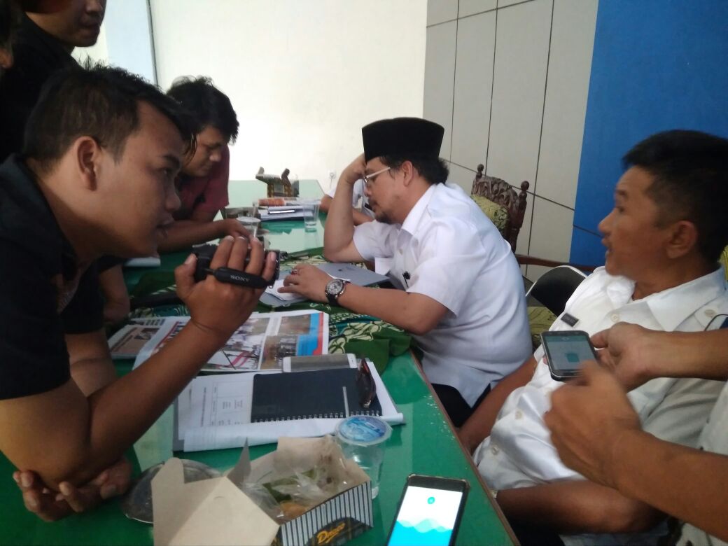 Kadis PU Saat diwawancarai Awak Media