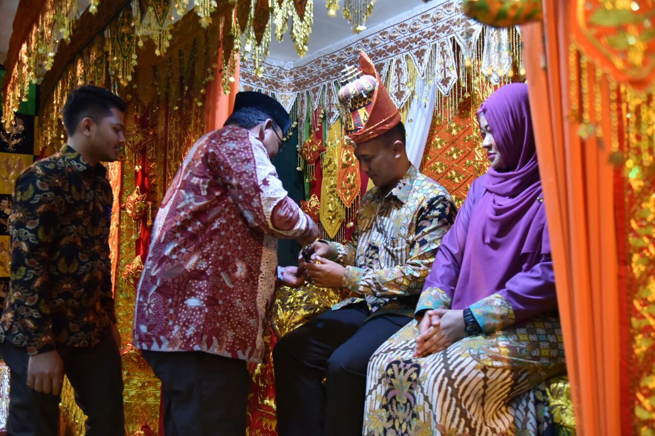 Bupati Aceh Utara Saat menyalami Kapolres Aceh Utara