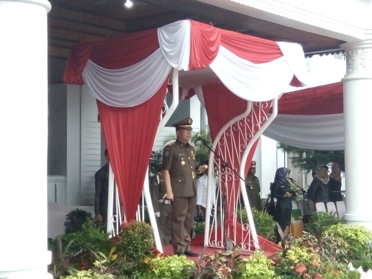 Plt Gubernur Bengkulu Rohidin Mersyah menjadi Inspektur Upacara