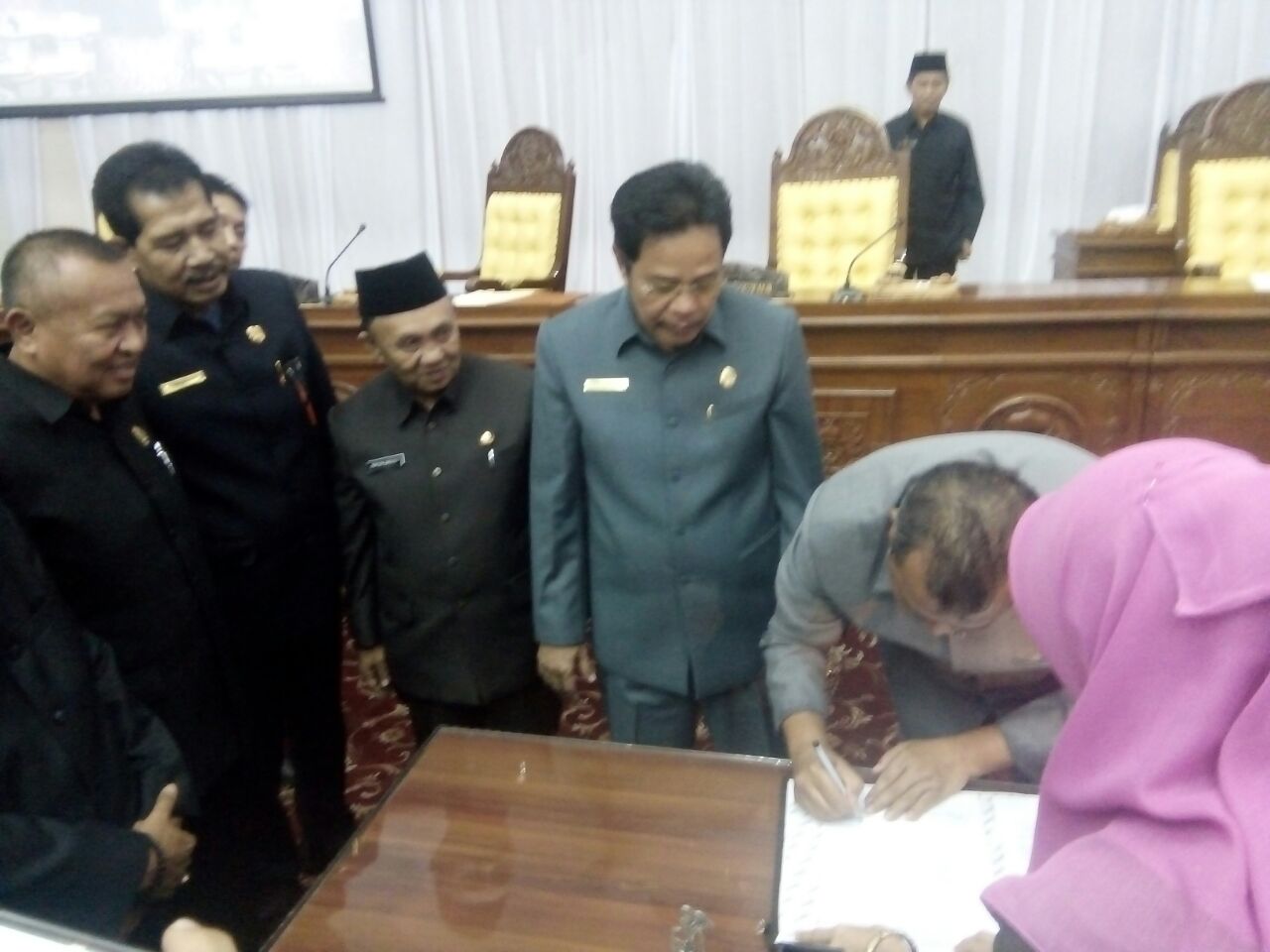 Penandatanganan oleh Unsur Pimpinan 