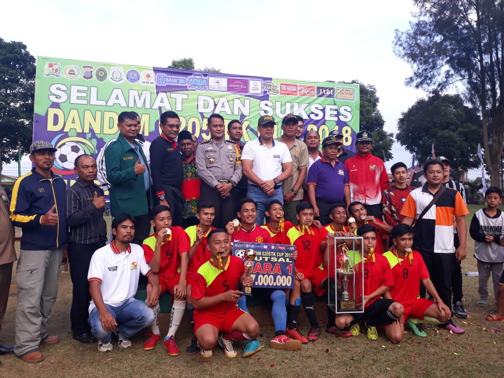 Saat pemberian hadiah kepada peserta