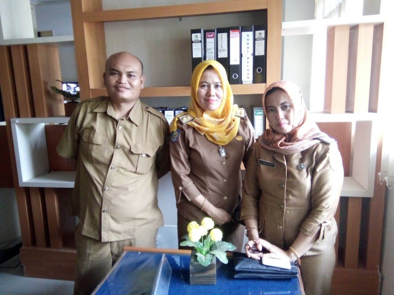 Pegawai Sektor perizinan ESDM saat ditemui media ini (foto Retra)