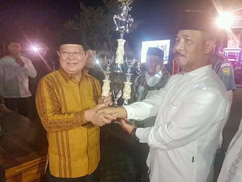Penyerahan Piala MTQ Tingkat Provinsi