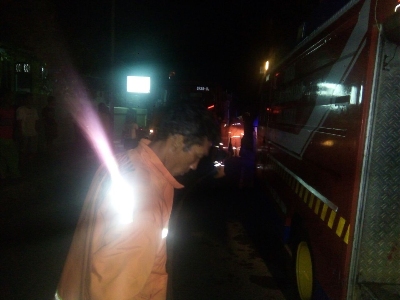 Tampak PBK sedang melakukan evakuasi 