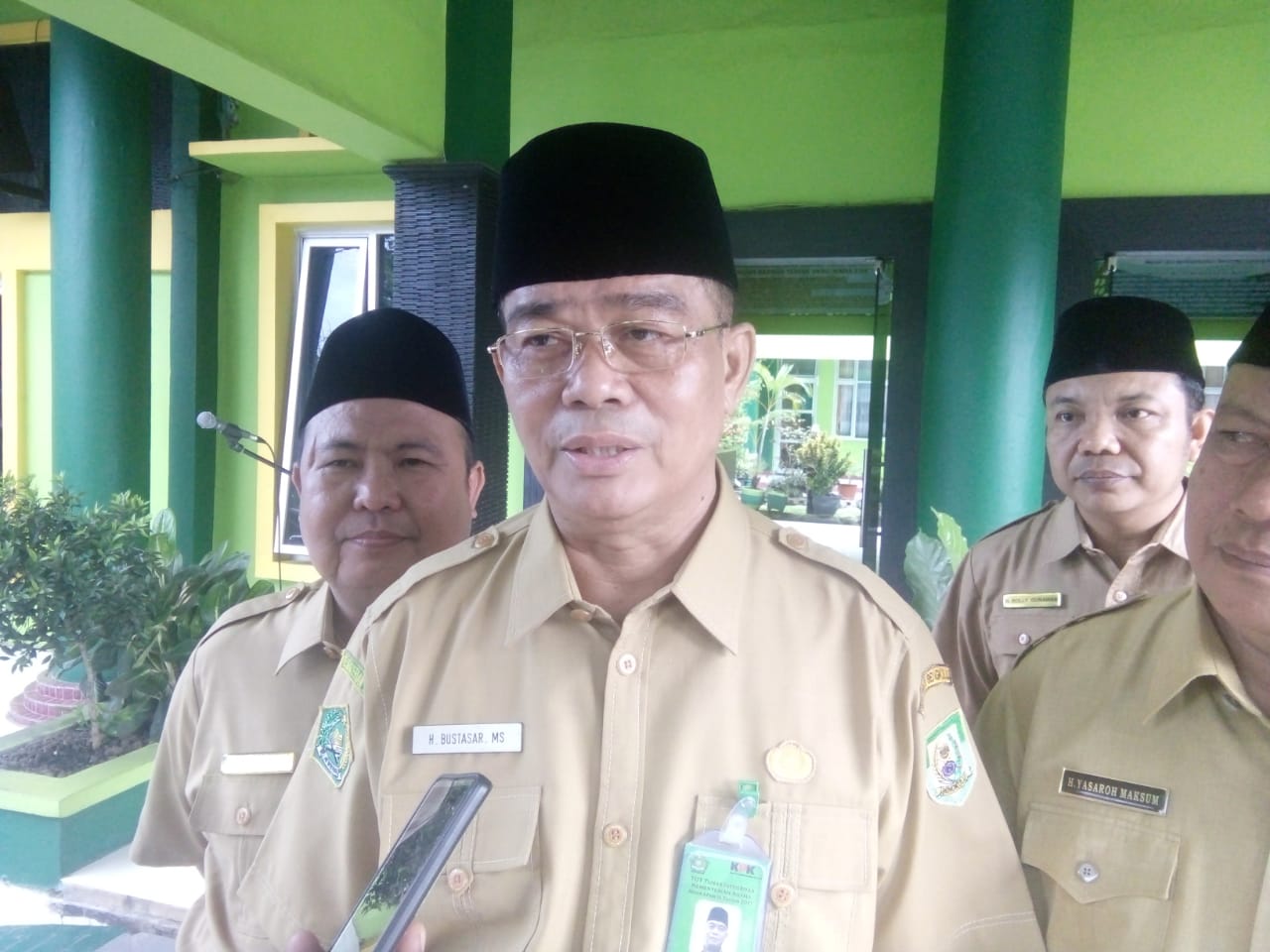 Kepala Kemenag Provinsi Bengkulu H.Bustasar 