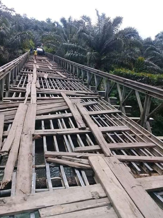 Salah Satu Jembatan yang tak kunjung diperbaiki