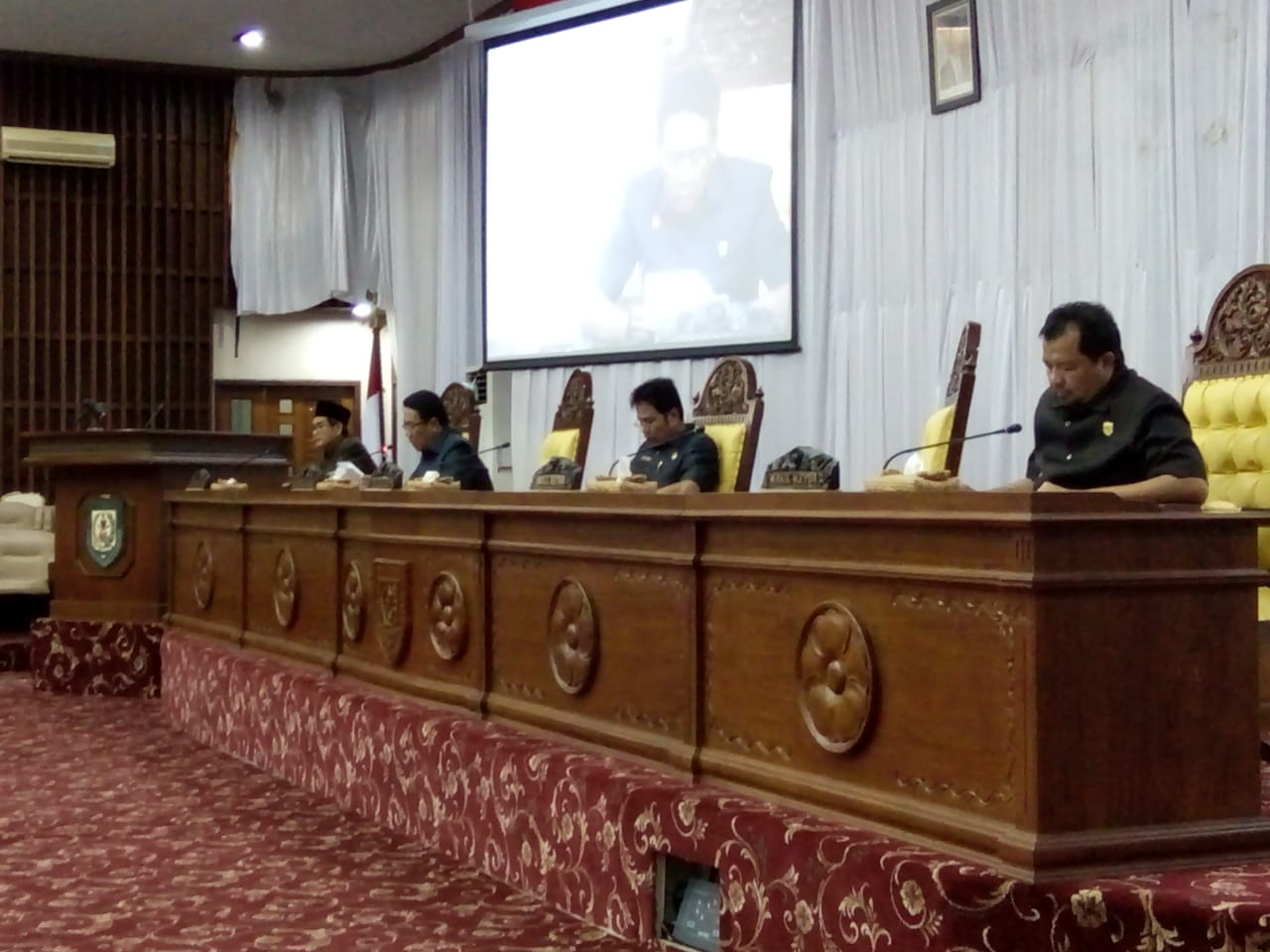 Tampak Ketua DPRD Provinsi Bengkulu Ihsan Fajri Memimpin Rapat