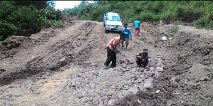 Tampak Jalan Yang Butuh perhatian pemerintah