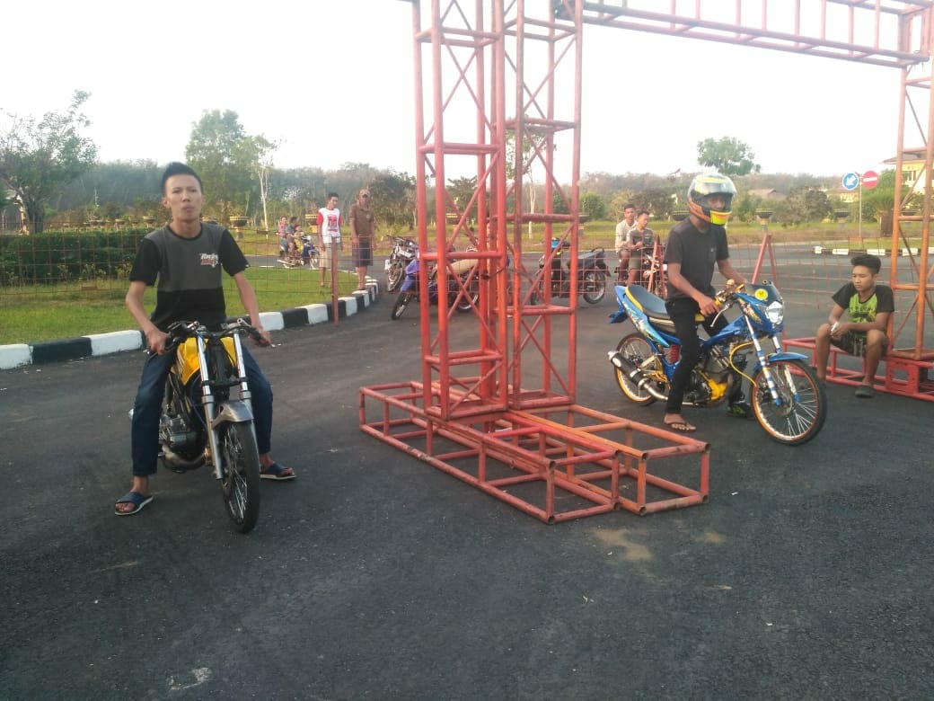 Peserta Drag Bike Uji Coba Lintasan