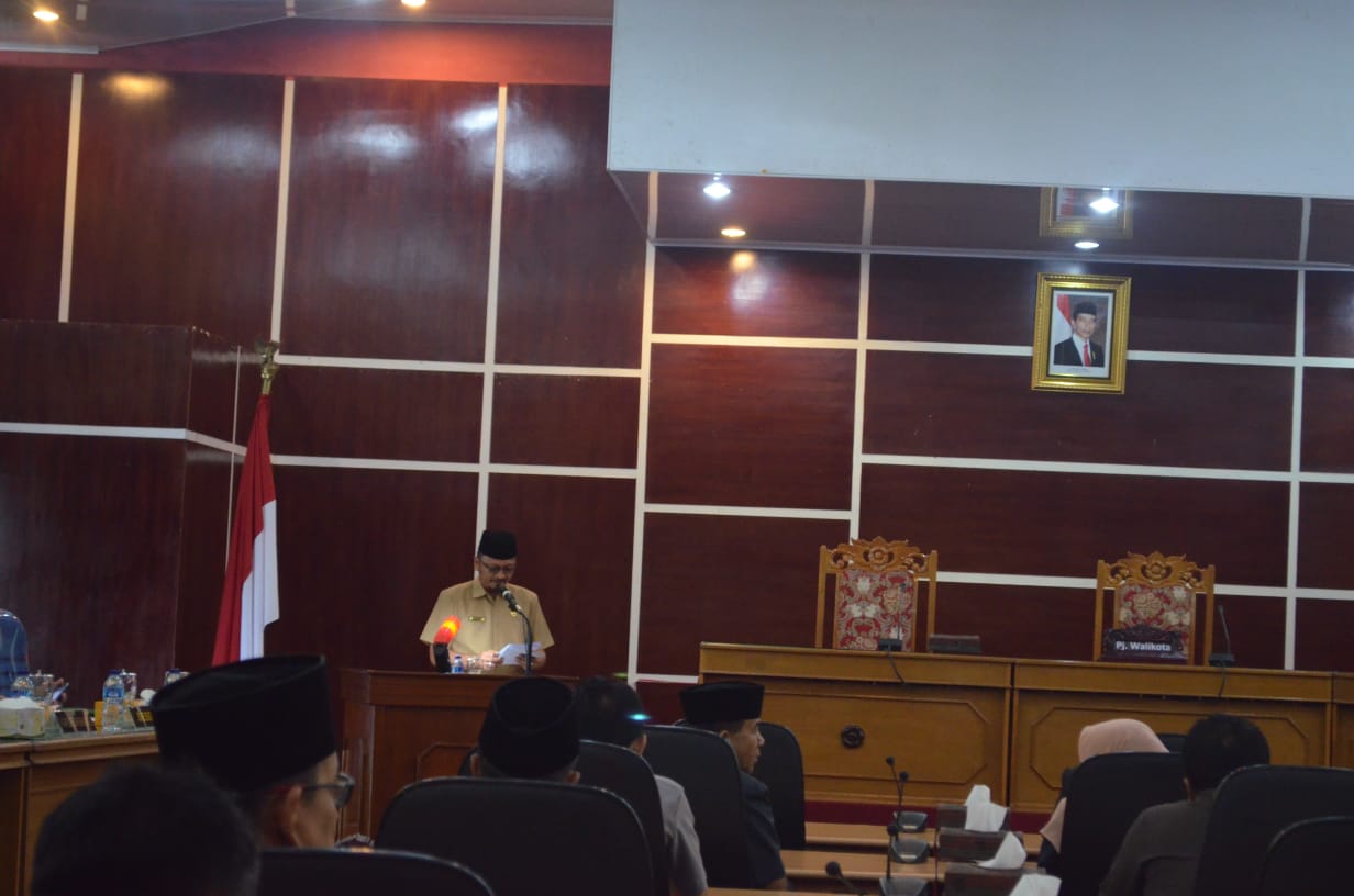 Sekretaris Daerah Kota Bengkulu Menyampaikan Nota Pertanggungjawaban APBD 2017