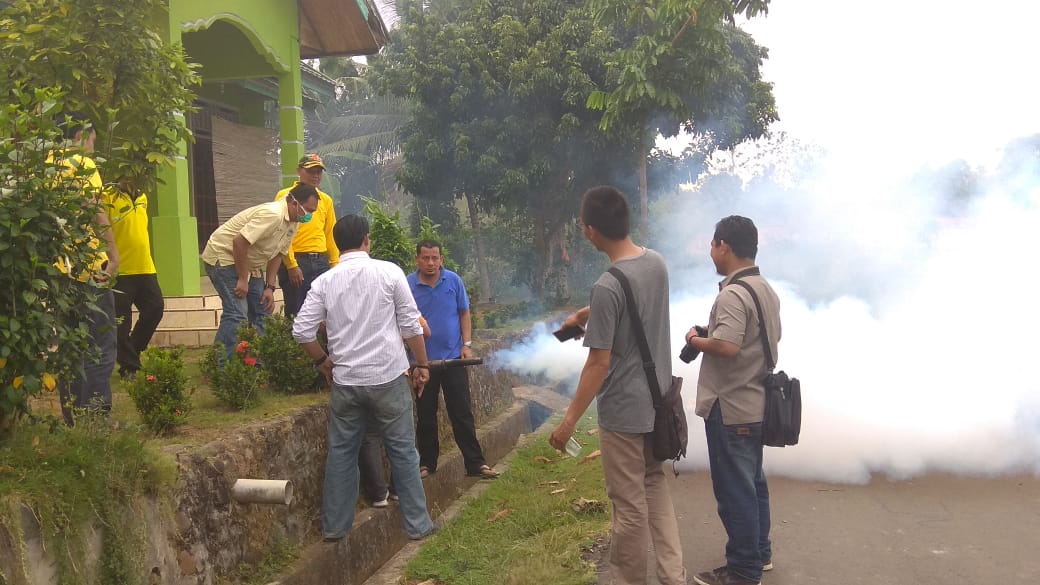 Kader Golkar Ikut Turun Memantau Fogging