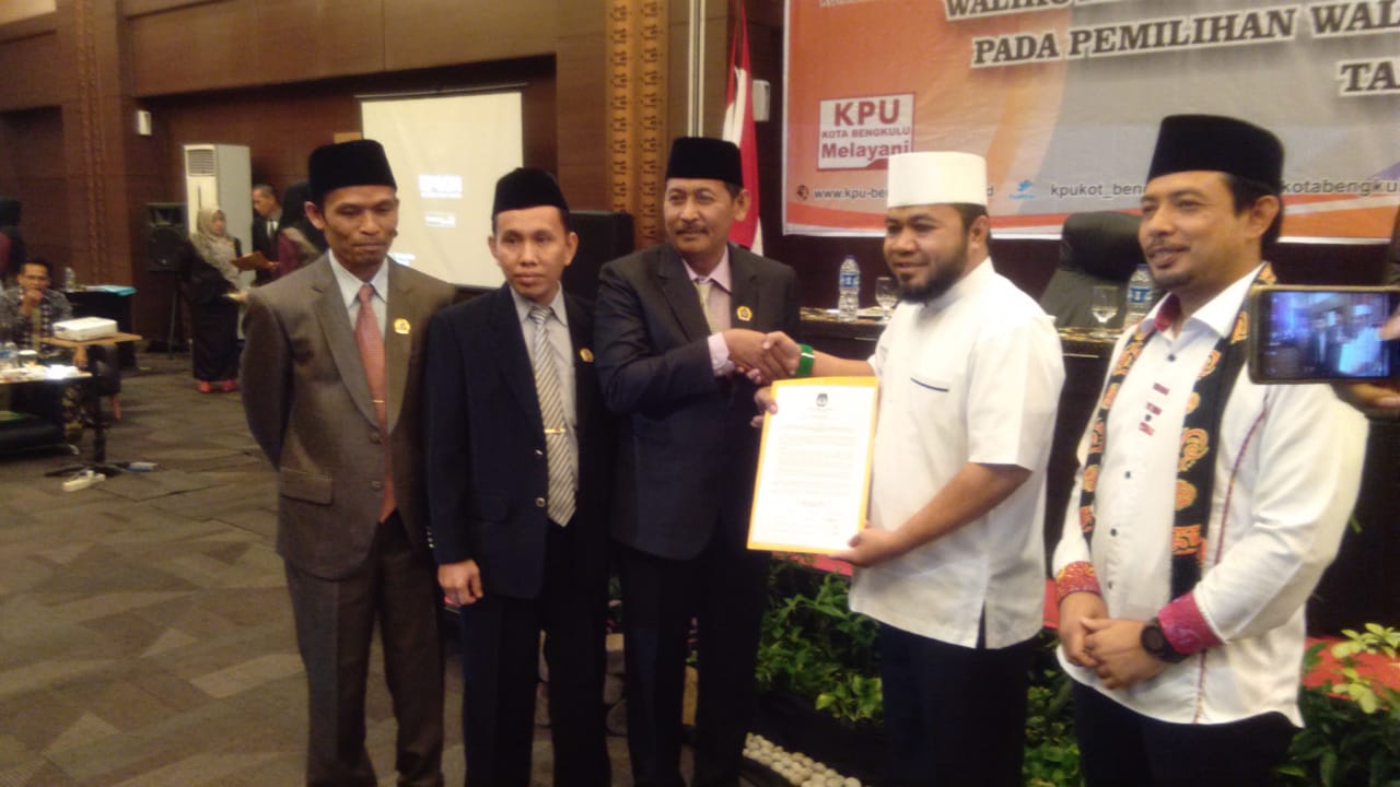 Helmi Hasan Bersama Ketua KPU Kota Bengkulu Zaini