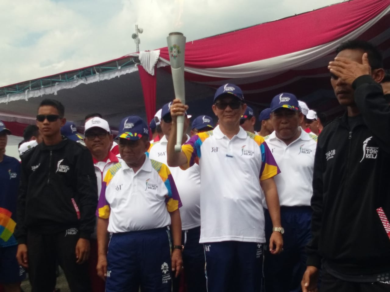 Bupati Pali Mengangkat Obor Asean Games 2018
