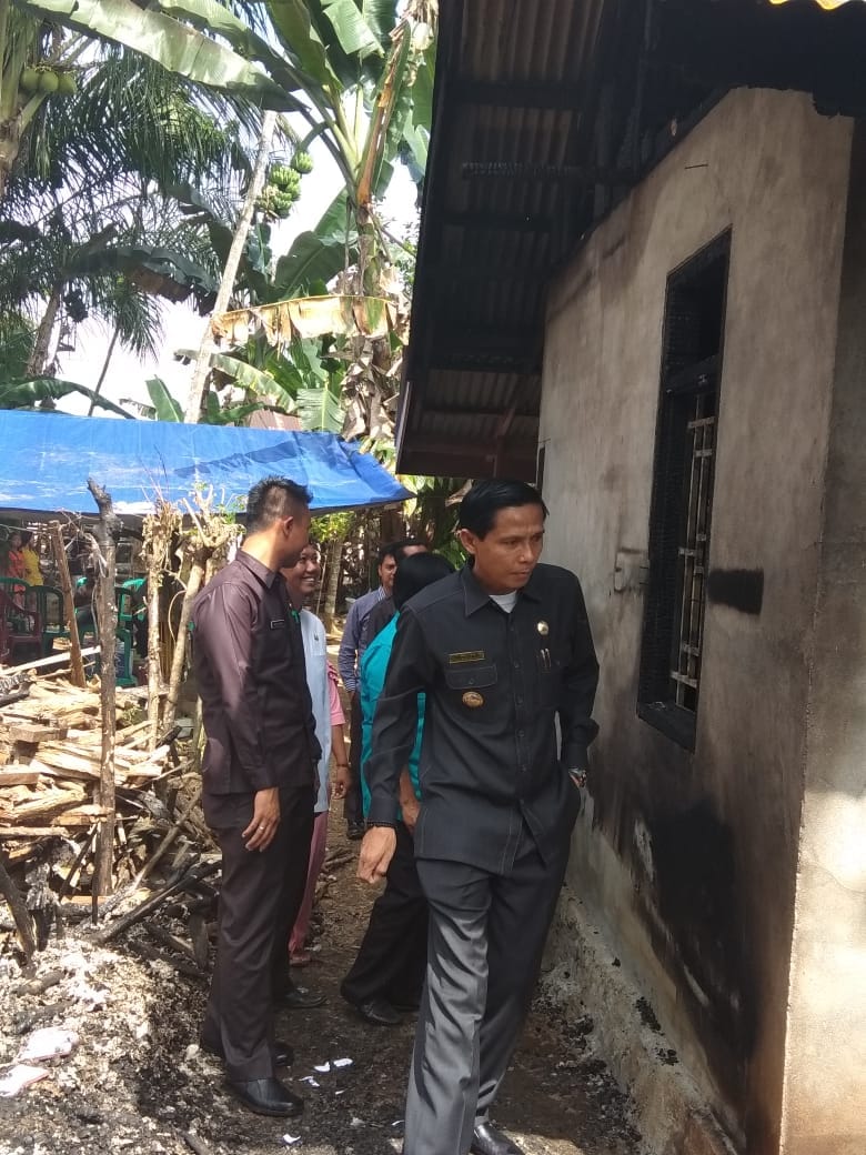 Gusril Fauzi Memgunjungi Korban Kebakaran