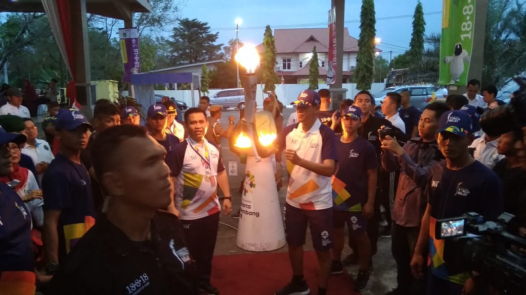 Pjs Wali Kota Prabumuluh menyambut Api Obor Asean Games 2018