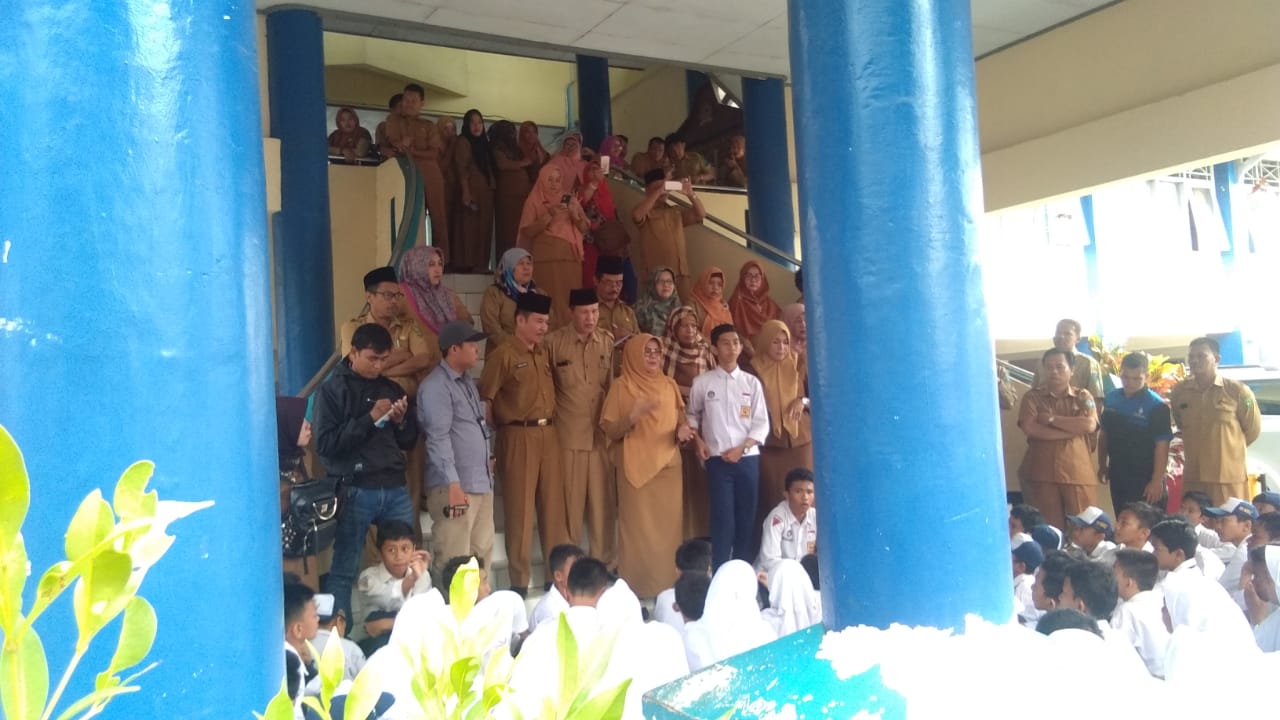 Ratusan Siswa SMPN 3 Kota Bengkulu Datangi Diknas Kota