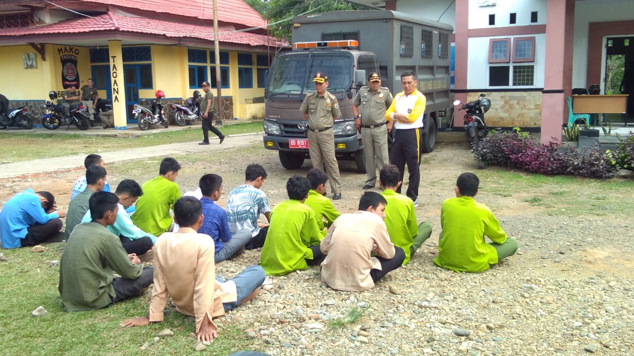 Tampak Puluhan Siswa SMA Diamankan