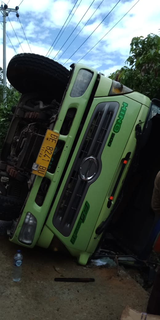Truk Terbalik