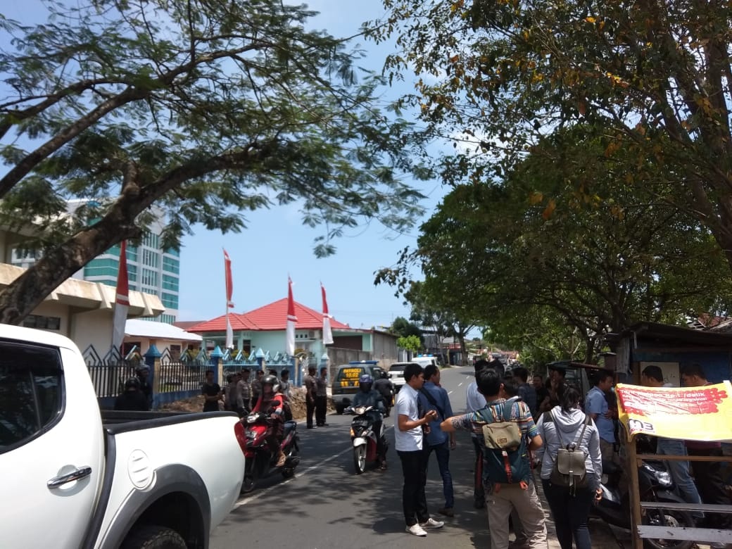 Tampak Polisi Mengamankan TKP