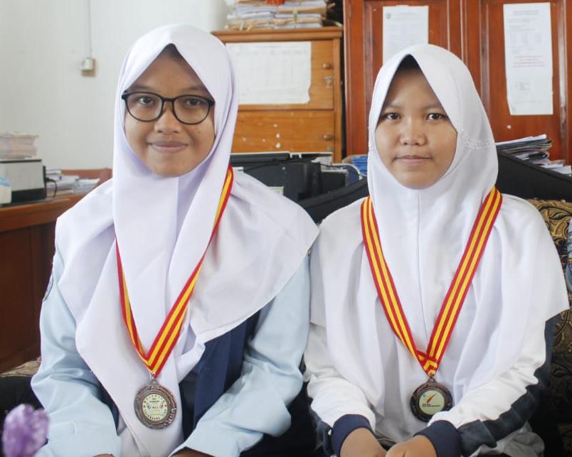 Siswa Berprestasi (Raisa dan Sela) 