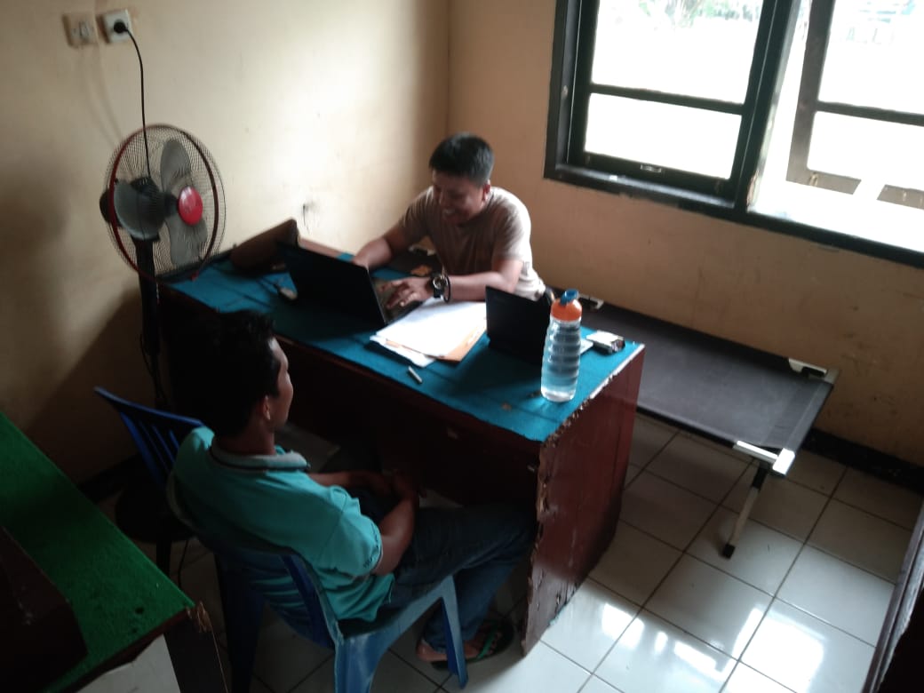 Tampak Salah Satu Warga Dimintai Keterangan oleh Pihak Kepolisian