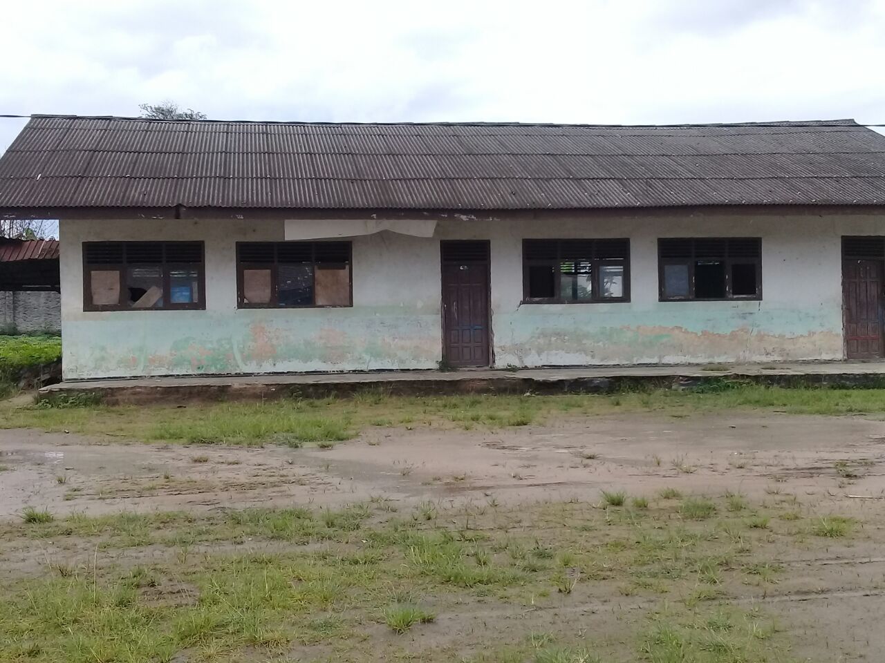 Tampak Bangunan SDN 1 Tatakarya Butuh Perhatian Pemerintah 