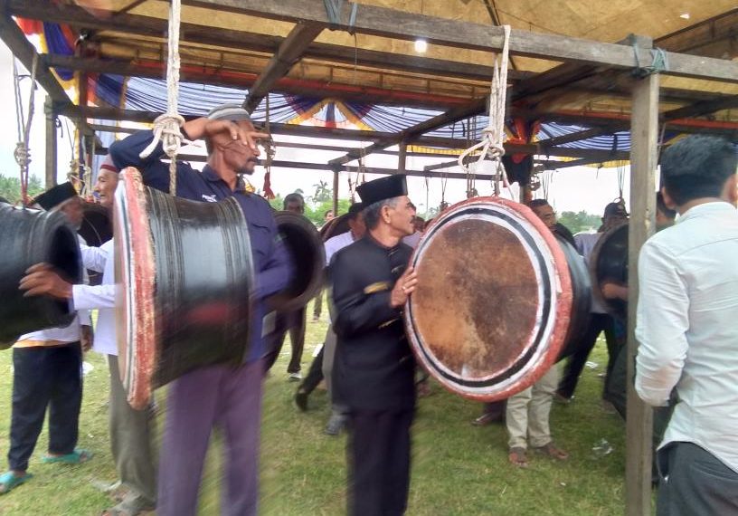 Tampak Bupati Aceh Menabuh Rapa'i Pasee