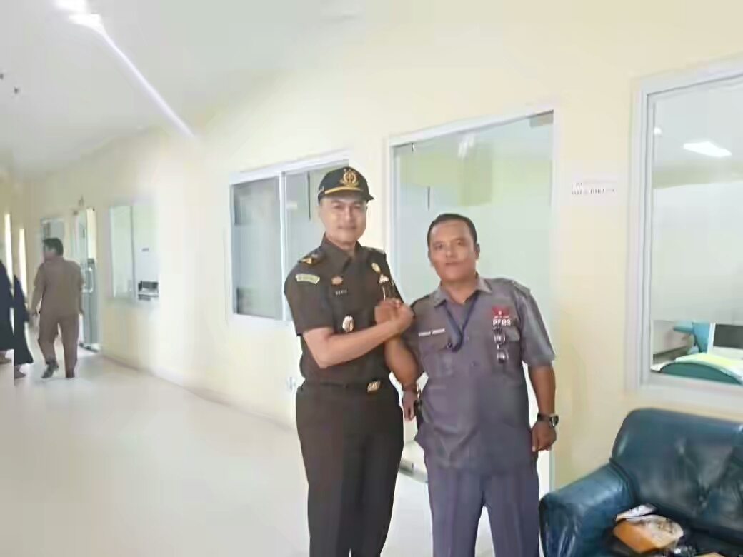 Tampak Robinson Bersama Kasi Intel Kejari Kampar