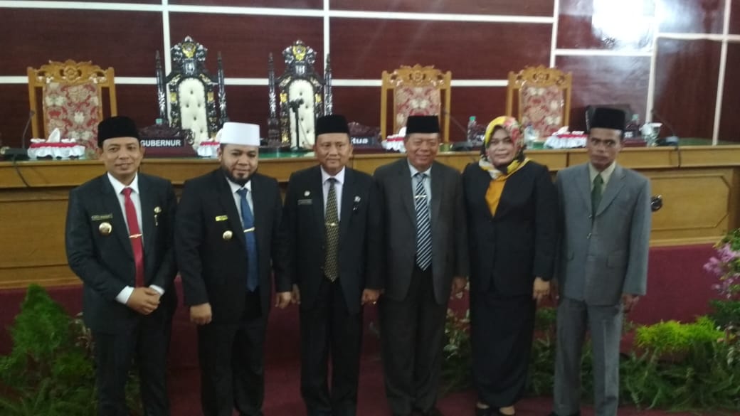 Usai rapat paripurna Helmi-Dedy fotyo bersama