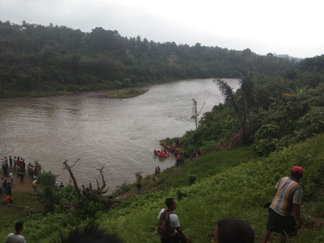 Tampak Korban Dievakuasi