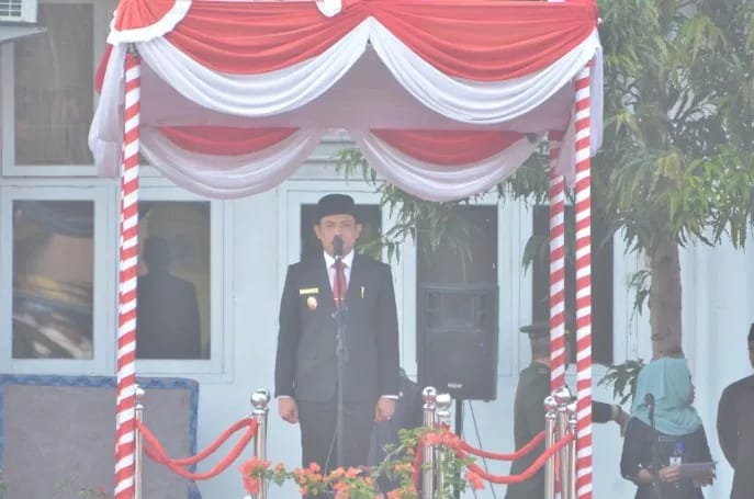 Tampak Wakil Walikota Bengkulu Menjadi Inspektur Upacara