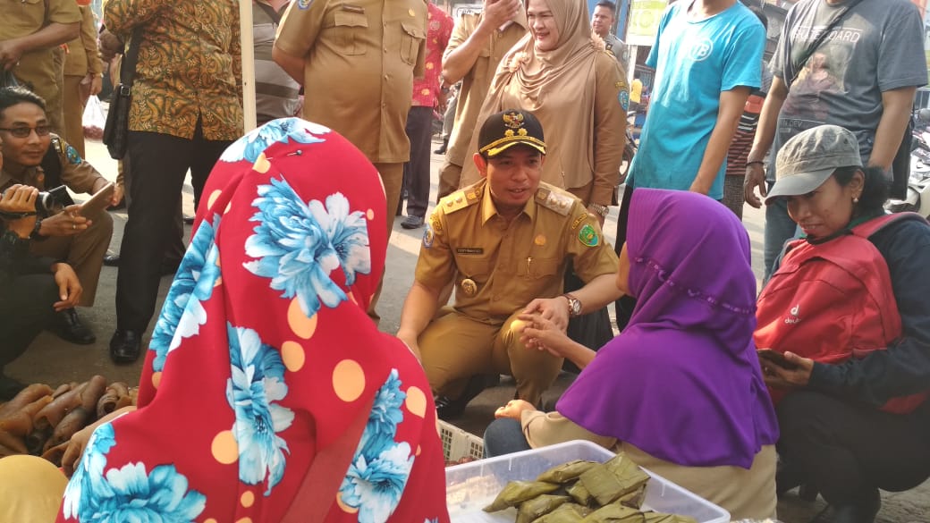 Wakil Walikota Berbincang Dengan Pedagang