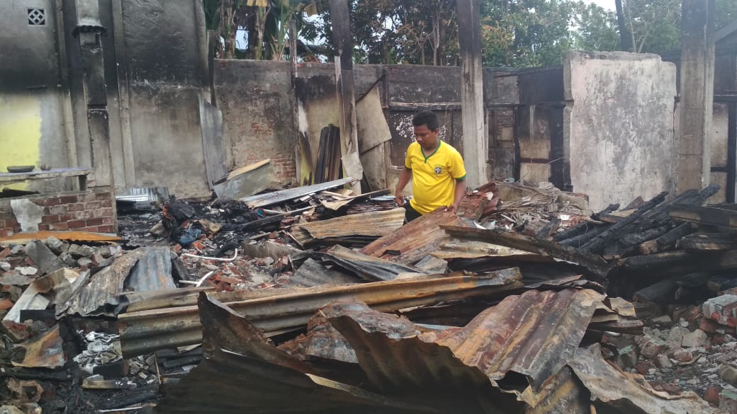Warga korban kebakaran menanti Uluran Tangan sang Dermawan